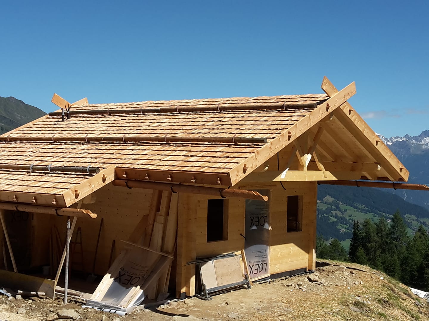 Almhütte aus Holz von der Zimmerei Mair Josef